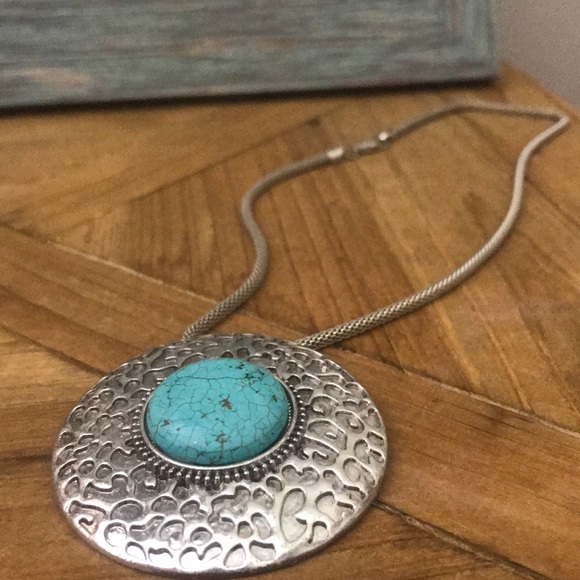 Jewelry - Turquoise & silver circle pendant necklace